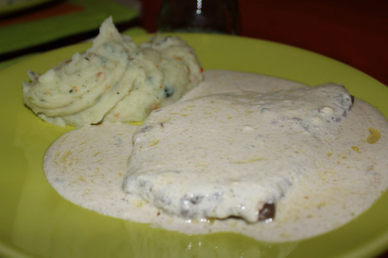 Bifes com molho de queijo Azul